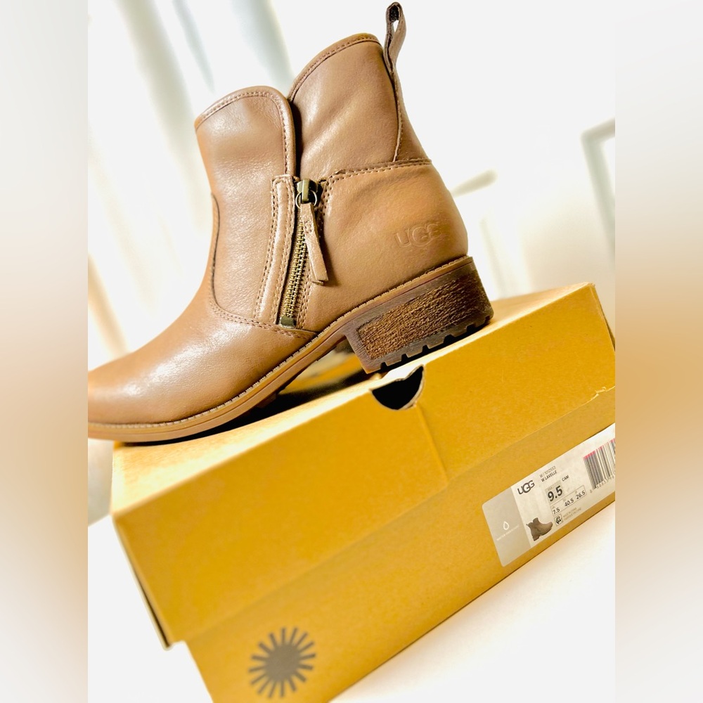 UGG LaVelle Boot - Women’s 9.5, Brown Smooth Leather, Water Resistant. NIB